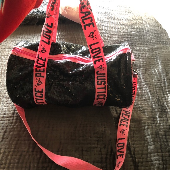 Justice Duffle Bag *SOLD* - Picture 3 of 6